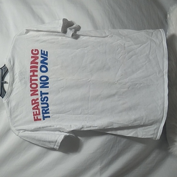 SALE! RARE! Vintage The Young & Wild! Fear Nothing Trust No One Shirt (X-60) - Picture 4 of 6